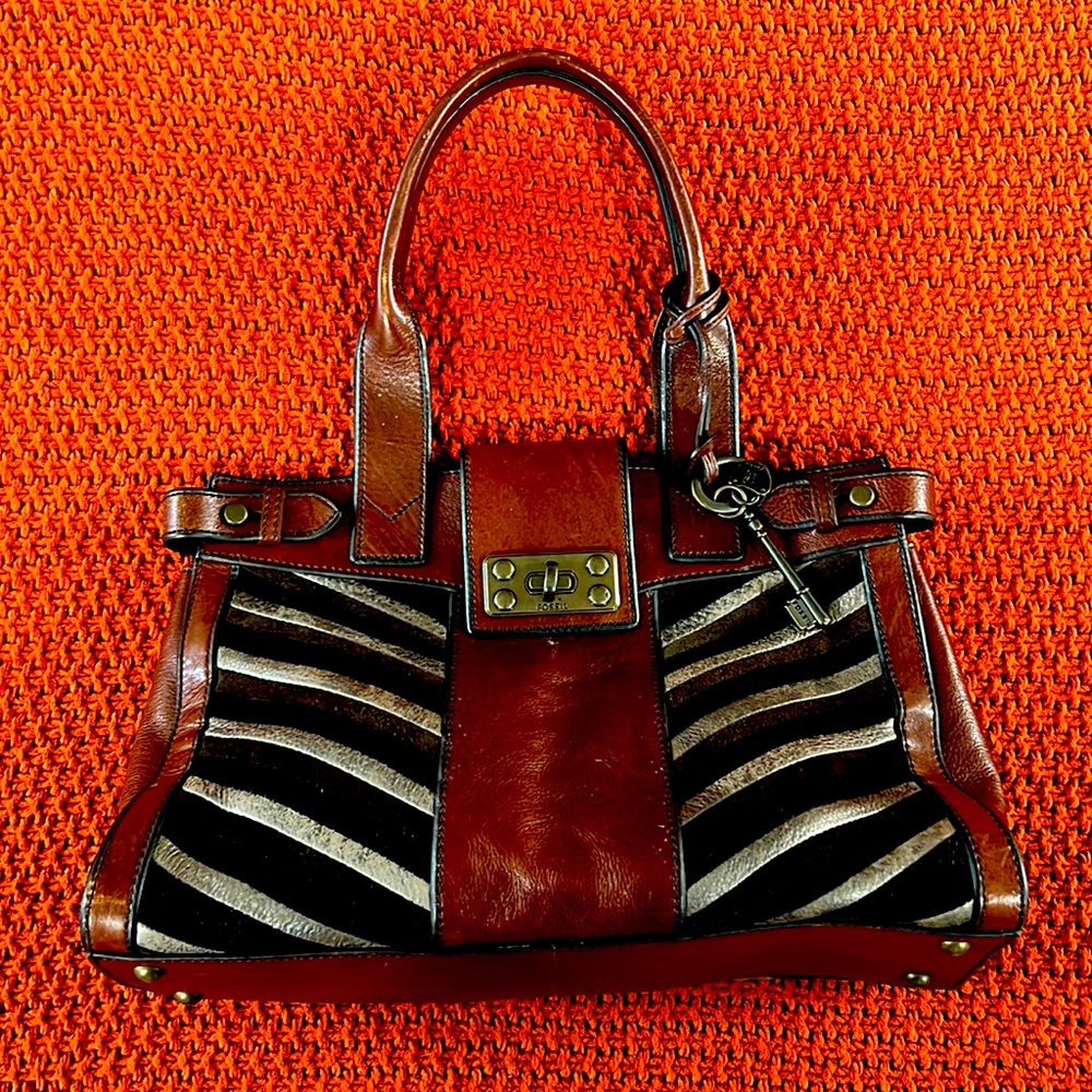 VINTAGE Fossil Mid Sized Tote with Antique Key Embellishment